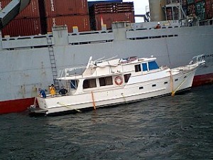 船舶の保税水域への曳航